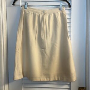 Sasson Paris 80s Wool Skirt EUC.Size 6 Petite. 13” waist, 21” Long